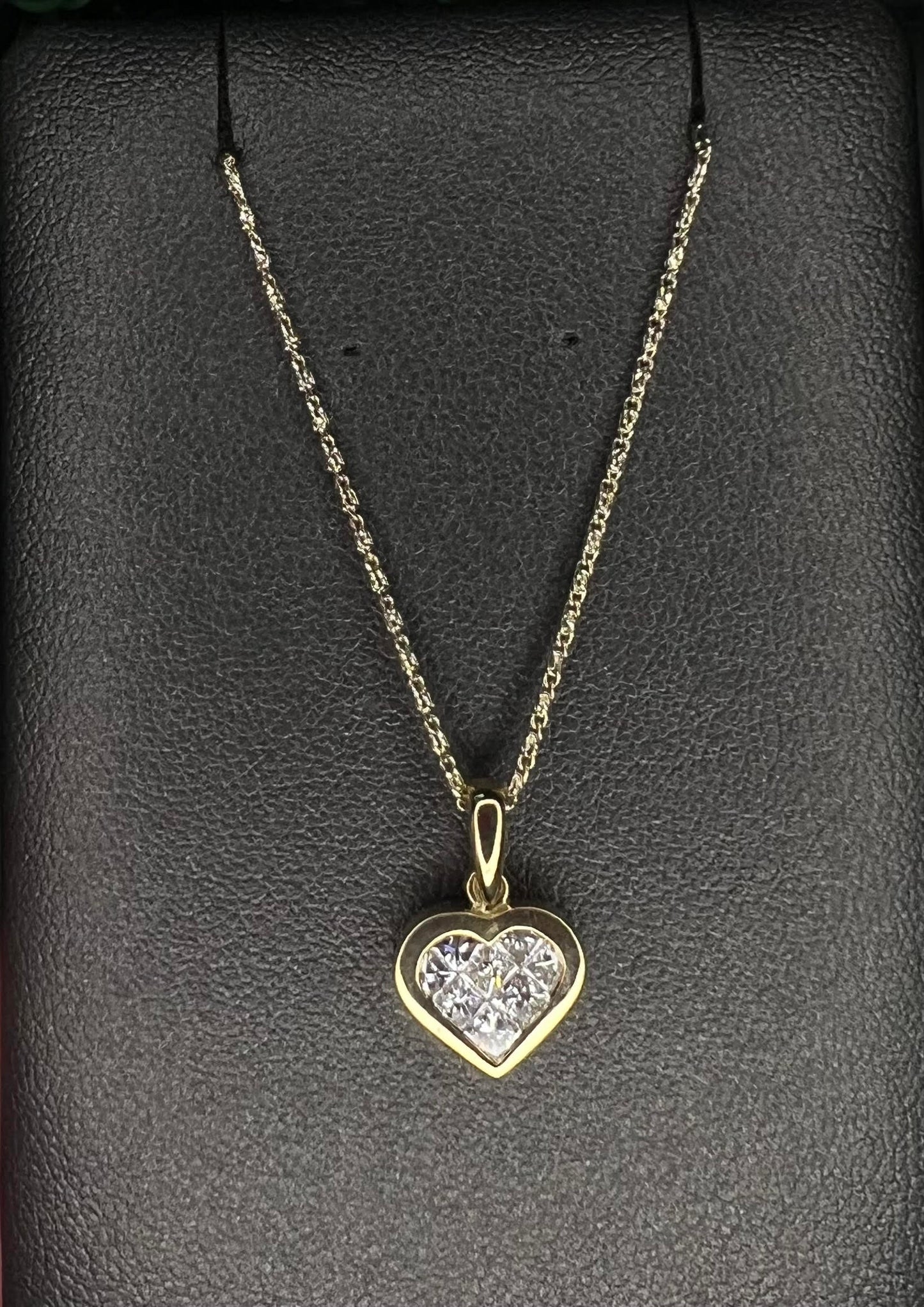 18KY Heart Diamond Pendant