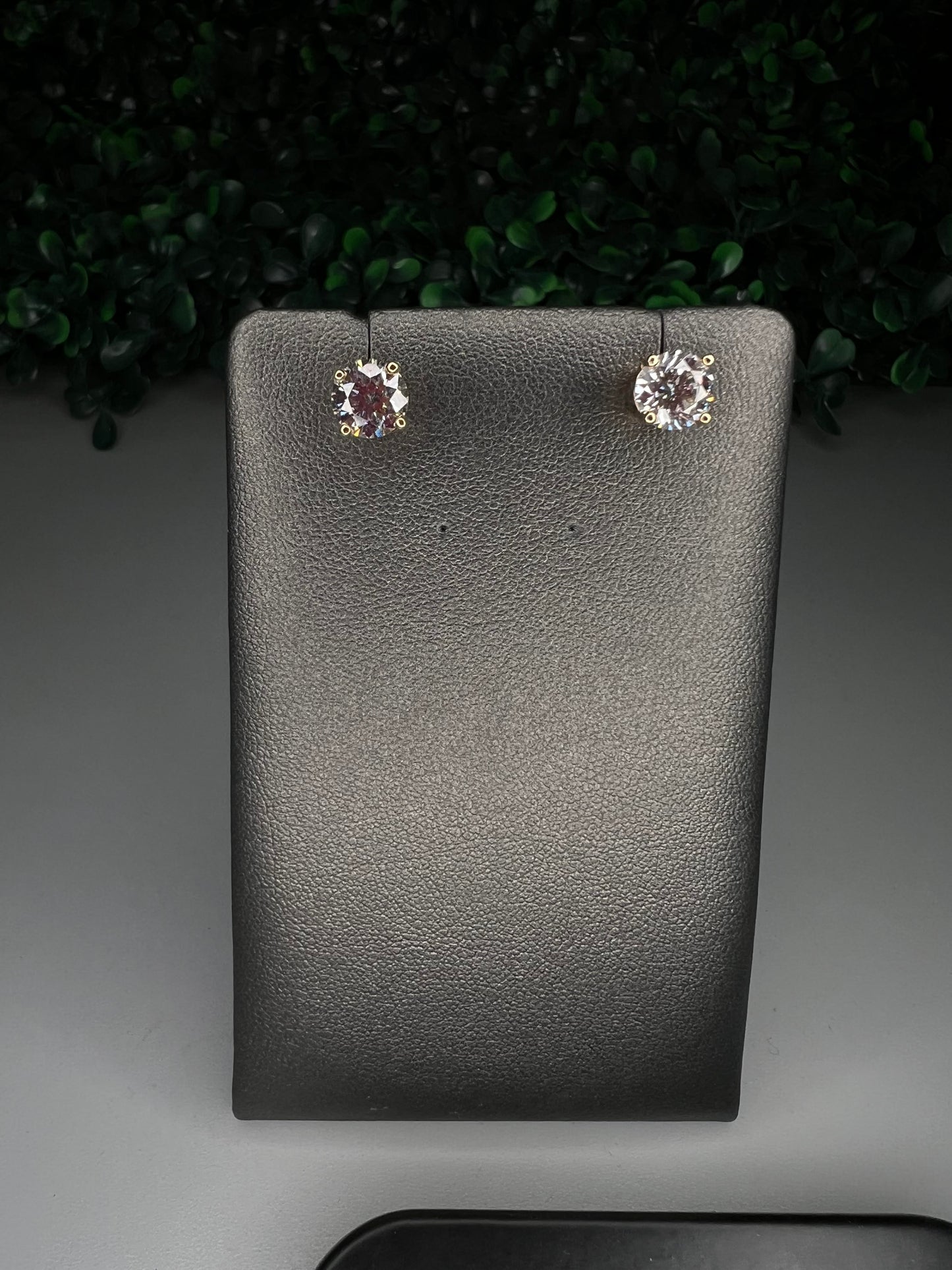 14KY 2CTT Moissanite Stud Earrings in Basket Mounting