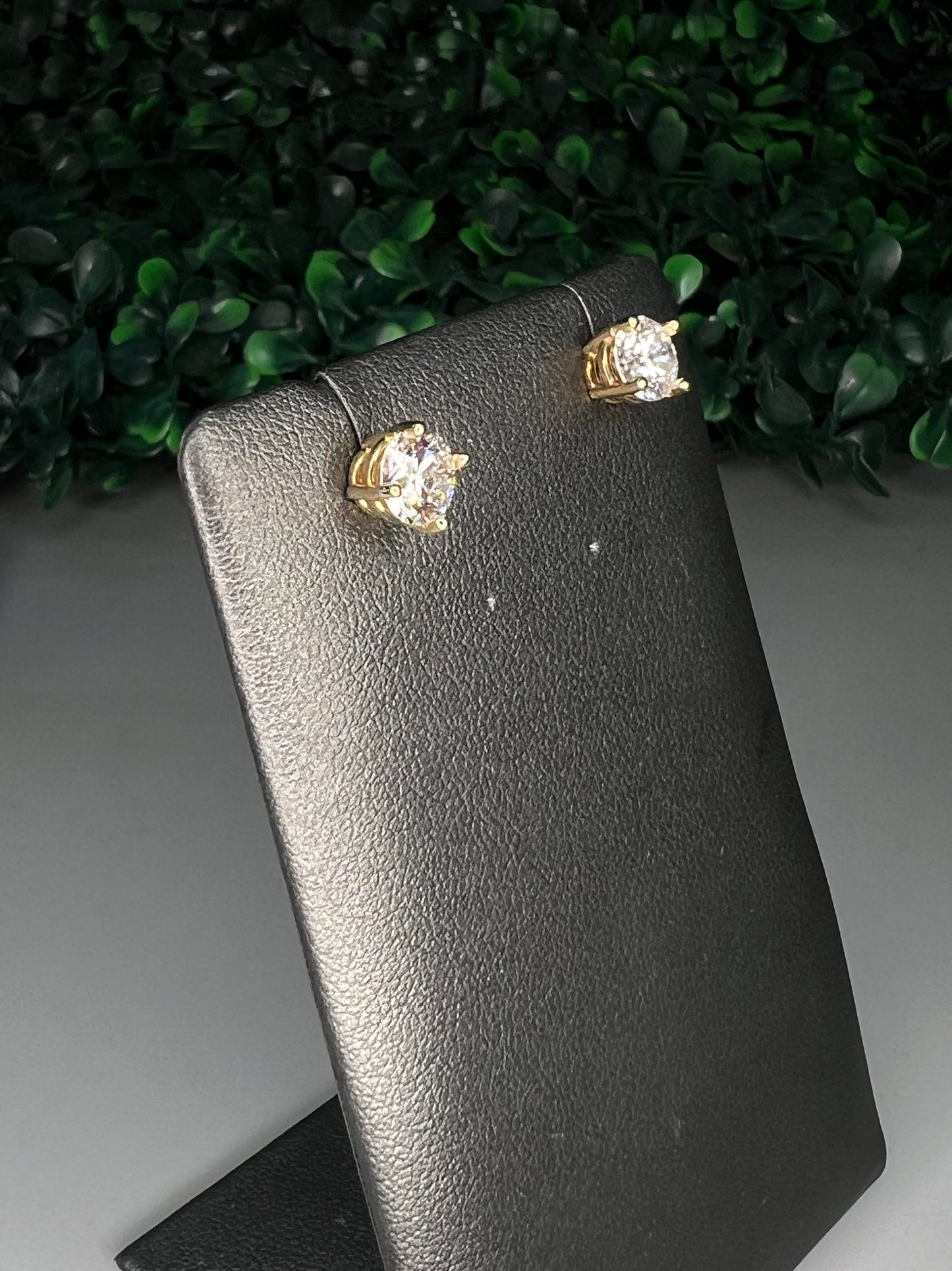 14KY 2CTT Moissanite Stud Earrings in Basket Mounting